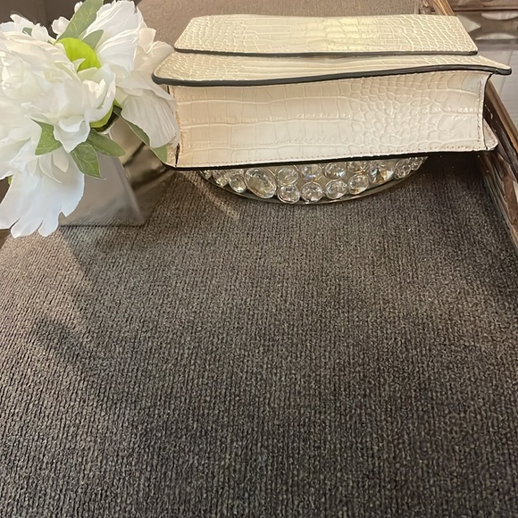 🦋House of Harlow 1960 Top Handle Bag🦋 - Picture 4 of 6